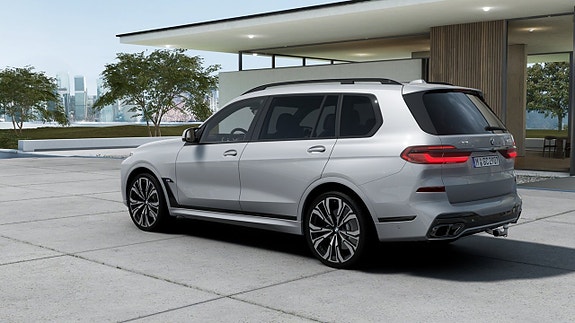 BMW X7 2 of 5