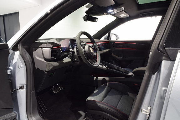 Porsche Macan GTS 4 of 5