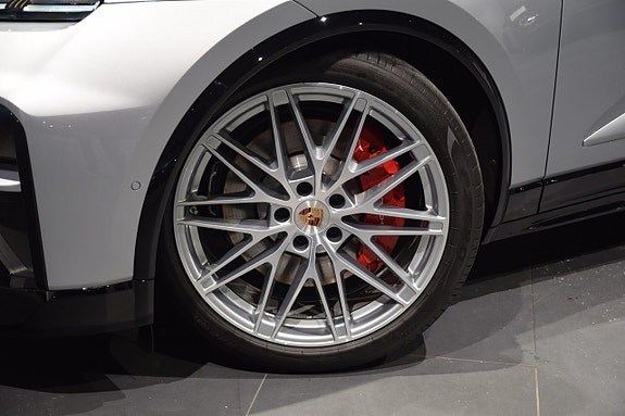 Porsche Macan GTS 21 of 21