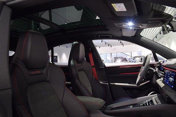 Porsche Macan GTS 19 of 21