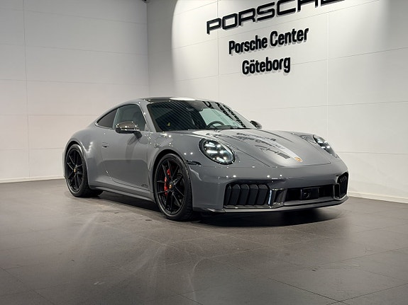 Porsche 911 Carrera 4 GTS 2 of 5
