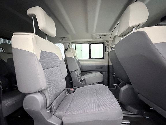 Volkswagen Multivan 17 of 30