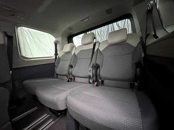 Volkswagen Multivan 14 of 30
