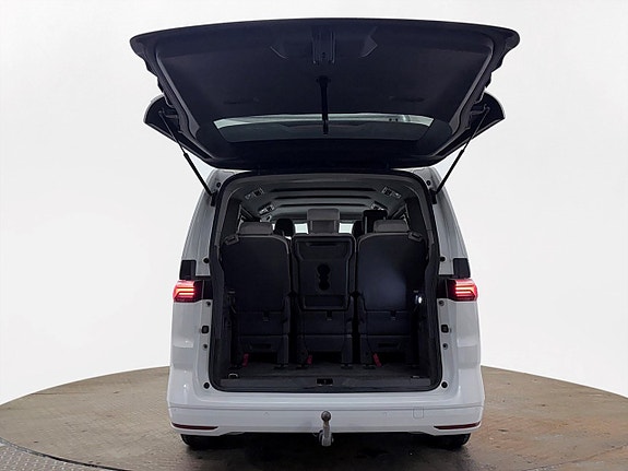 Volkswagen Multivan 8 of 30