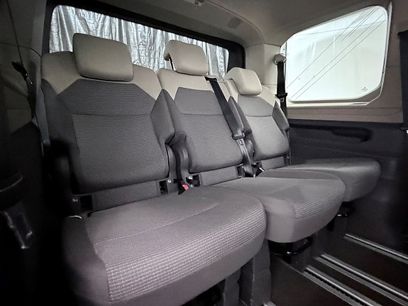 Volkswagen Multivan 18 of 30