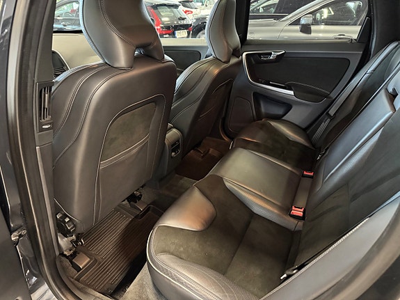 Volvo XC60 10 of 26