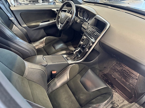 Volvo XC60 11 of 26
