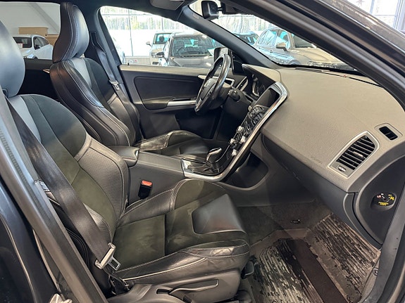 Volvo XC60 12 of 26