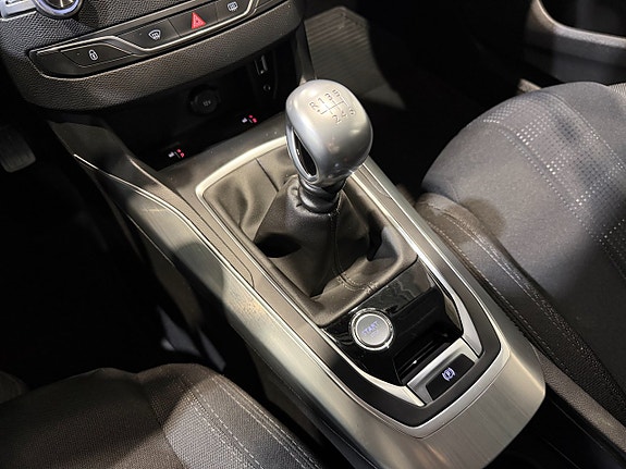 Peugeot 308 18 of 23