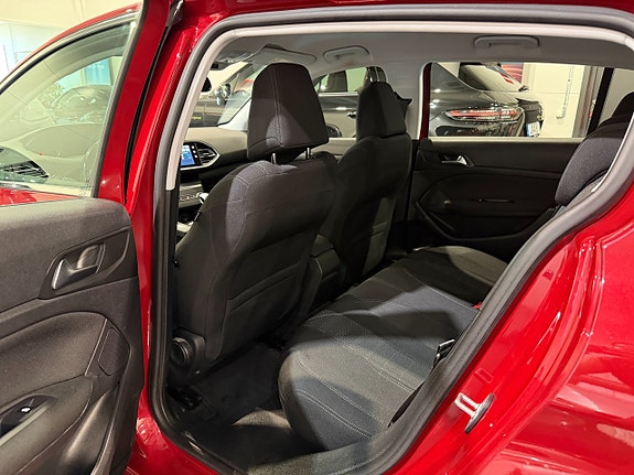 Peugeot 308 19 of 23