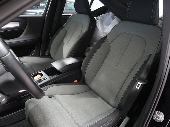 Volvo XC40 19 of 30