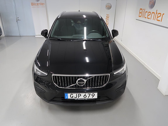 Volvo XC40 12 of 30
