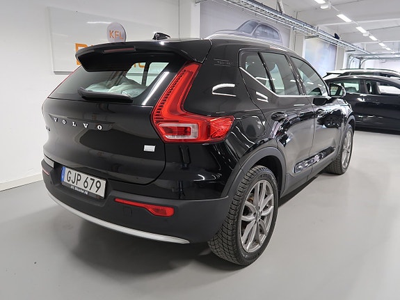 Volvo XC40 7 of 30