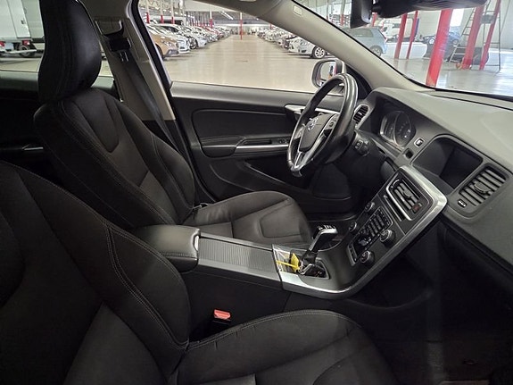 Volvo V60 4 of 10