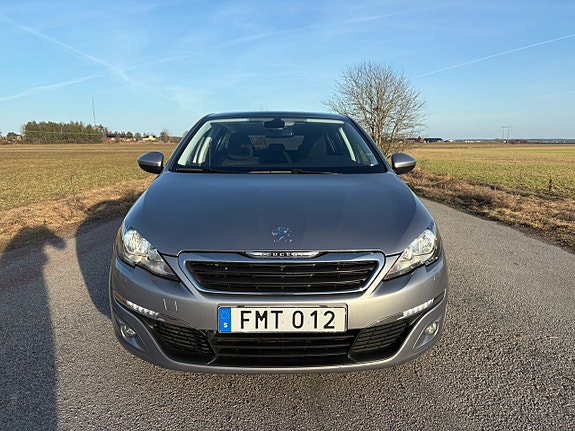 Peugeot 308 2 of 5
