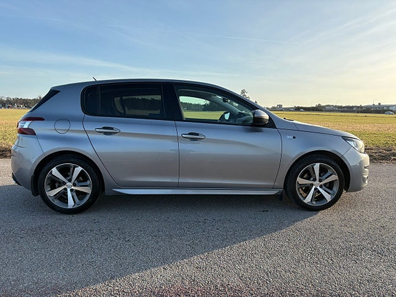 Peugeot 308 4 of 5