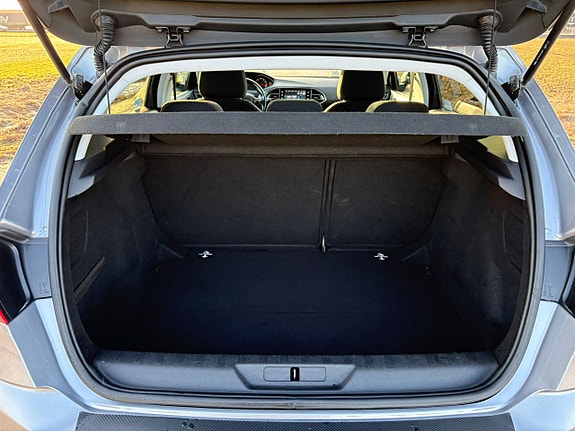 Peugeot 308 8 of 22