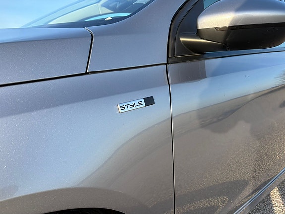 Peugeot 308 3 of 5