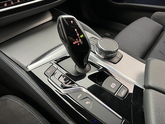 BMW 530e 25 of 30