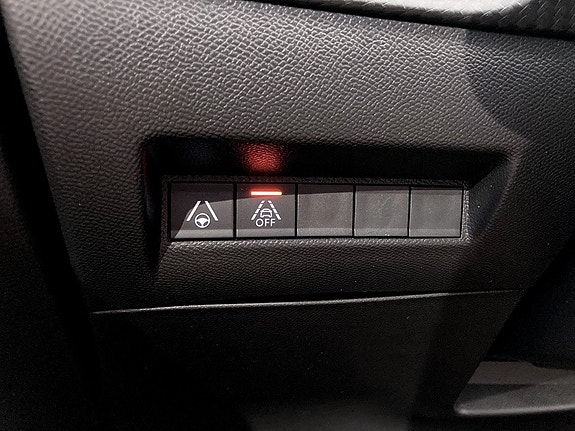 Peugeot e-208 8 of 19