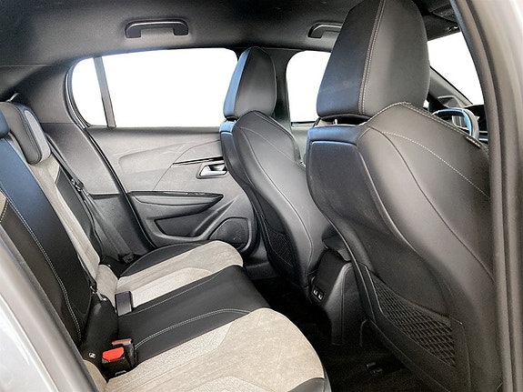 Peugeot e-208 15 of 19