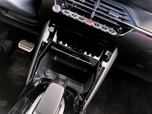 Peugeot e-208 12 of 19