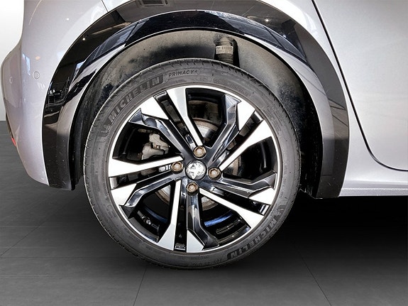Peugeot e-208 17 of 19