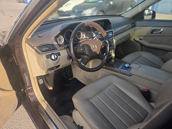 Mercedes-Benz E350 7 of 13