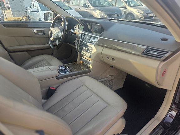 Mercedes-Benz E350 5 of 13