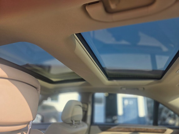Mercedes-Benz E350 10 of 13