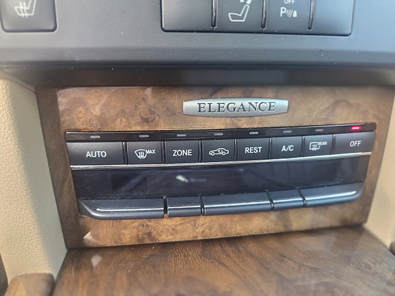 Mercedes-Benz E350 8 of 13