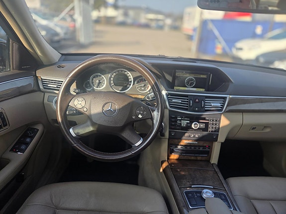 Mercedes-Benz E350 6 of 13