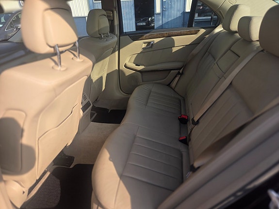 Mercedes-Benz E350 9 of 13