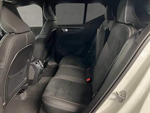 Volvo EX40 6 of 7