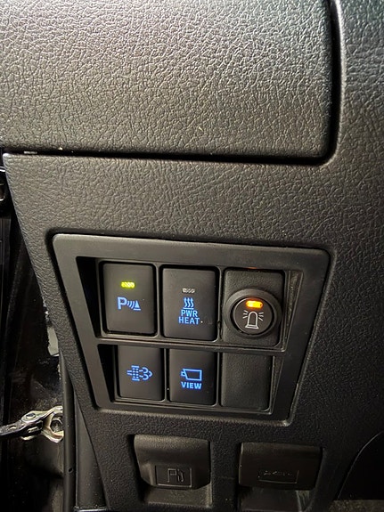 Toyota HiLux 23 of 25