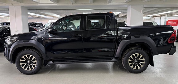 Toyota HiLux 3 of 25