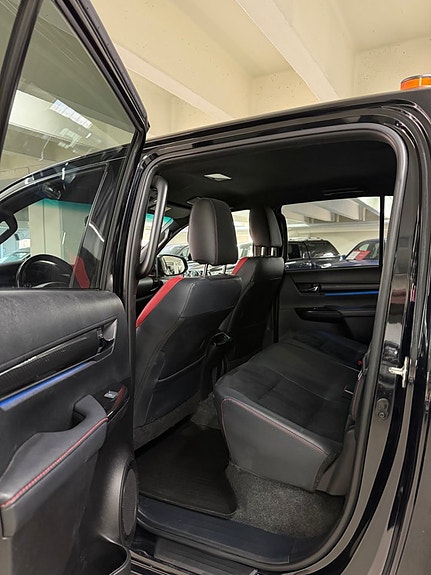 Toyota HiLux 15 of 25