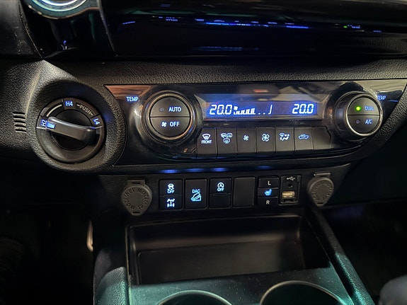 Toyota HiLux 20 of 25