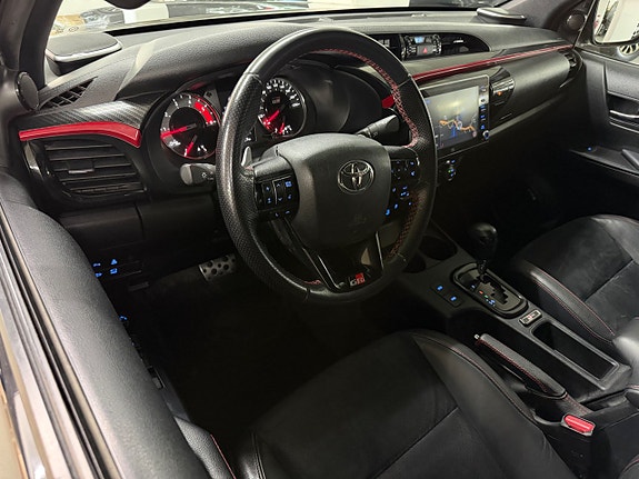 Toyota HiLux 9 of 25