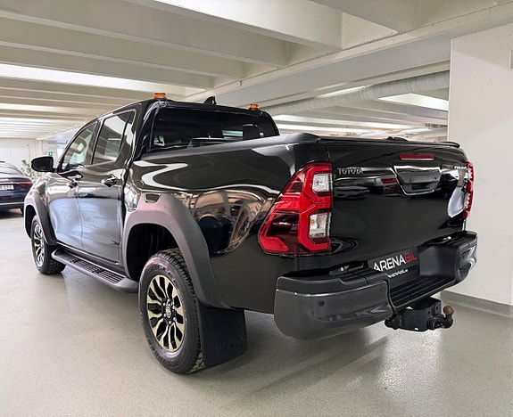 Toyota HiLux 4 of 25