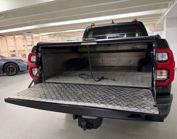 Toyota HiLux 5 of 25