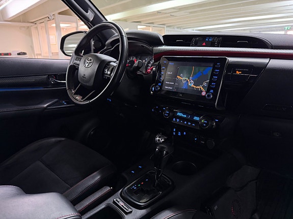Toyota HiLux 11 of 25