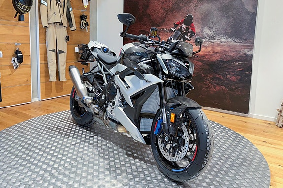 BMW M 1000 R Competition |M carbon wheels|Carbon Pack|Billet pack|SE SPEC| 3 of 5