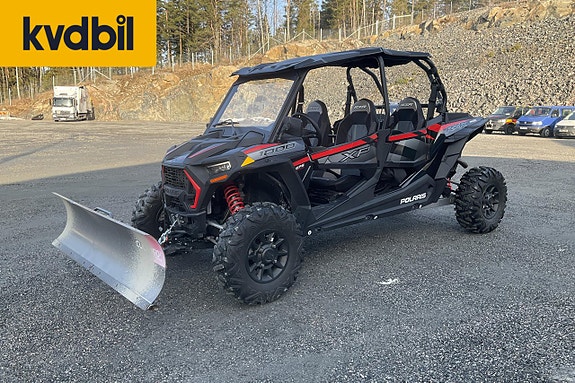 POLARIS RZR XP 4 1000 EPS T1B Black Pearl UTV med plog