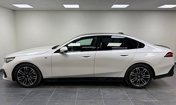 BMW 520d 4 of 5