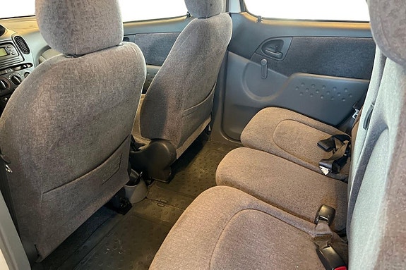 Toyota Yaris Verso 10 of 16