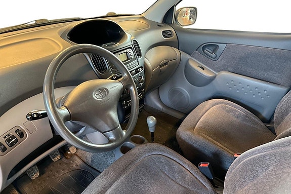 Toyota Yaris Verso 11 of 16
