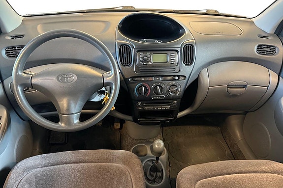 Toyota Yaris Verso 7 of 16