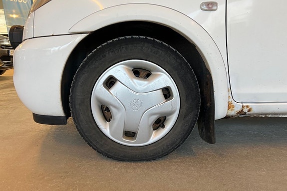 Toyota Yaris Verso 14 of 16