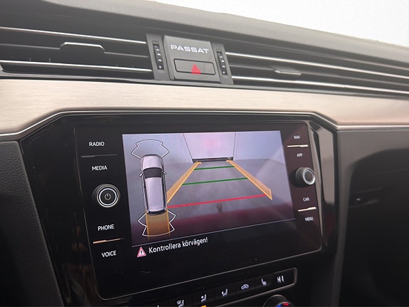 Volkswagen Passat Alltrack 18 of 30